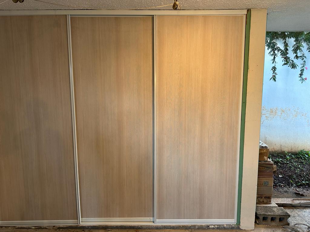 Sliding door